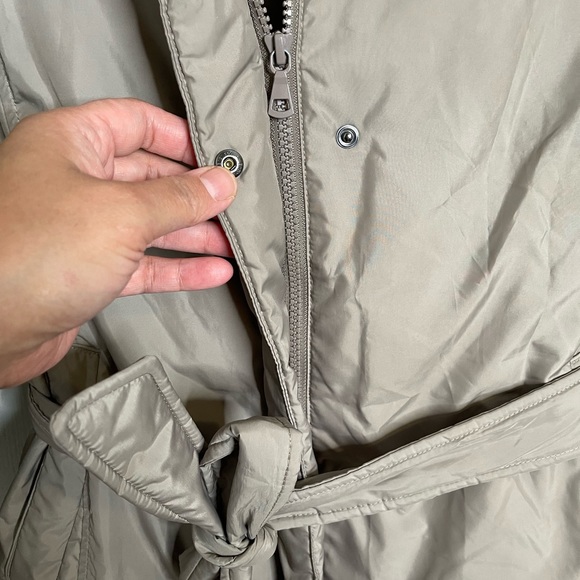 Uniqlo Women’s Down Feather Jacket - Picture 8 of 9